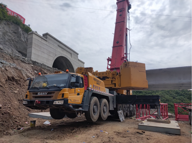 吊車(chē)奔馳發(fā)動(dòng)機(jī)機(jī)油尺管冒機(jī)油怎么辦？